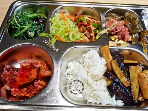 央企朋友晒食堂伙食,在朋友圈火了,网友:看完想去蹭饭