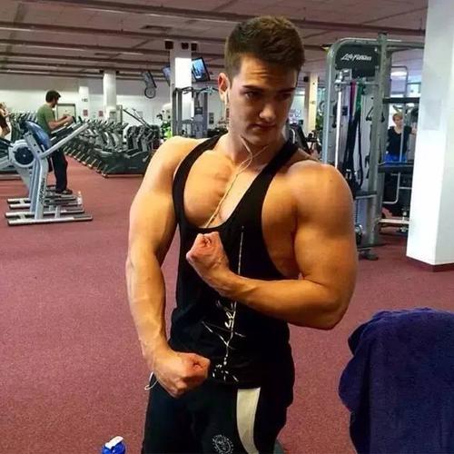 爱健身的男生魅力有多大,你们感受下