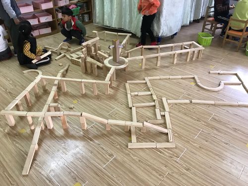 淄博市文化局幼儿园中一班建构游戏之立交桥