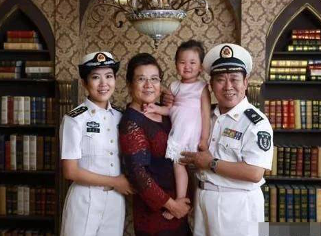 盘点六位越丑妻子越美的男星,他最让人心疼