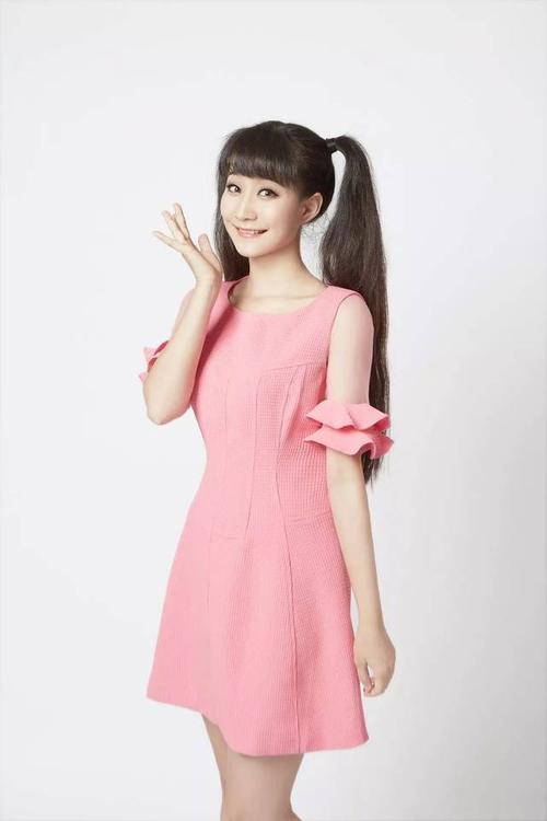 小兔姐姐 也有着超高人气 优漫卡通主持人小兔姐姐 毕业于南京艺术
