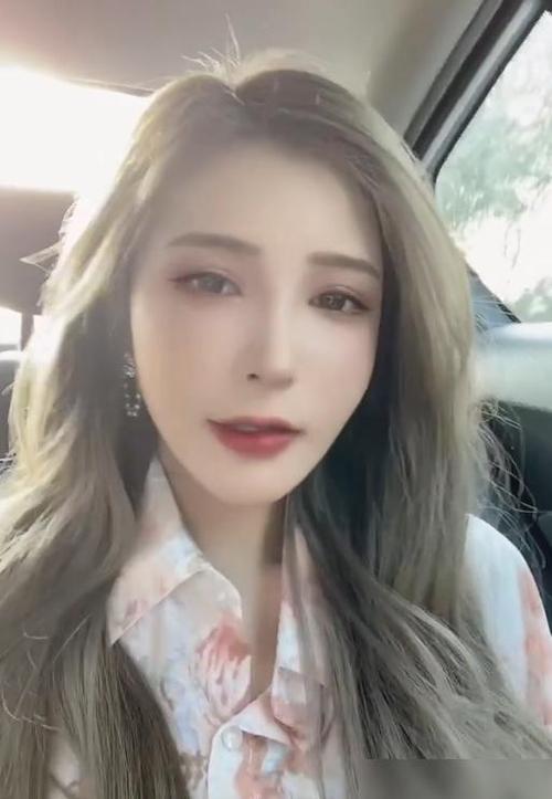 何婧婧收12万配合殷世航小猪爆料原座驾是猪猪跑了才换小矮马