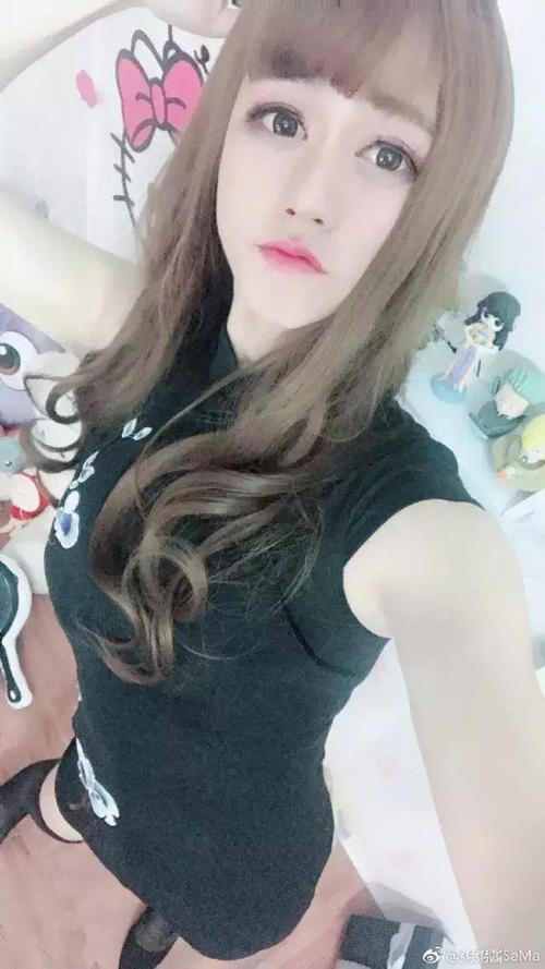 女装大佬粥粥酱晒"扳手"照 网友:知男而上.