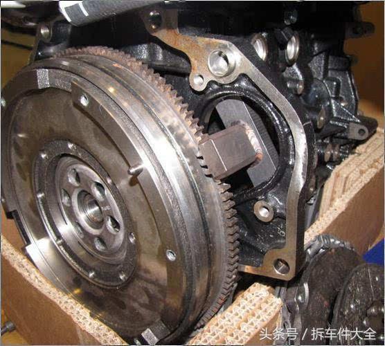 汽车飞轮齿圈怎么安装 4y发动机飞轮安装图