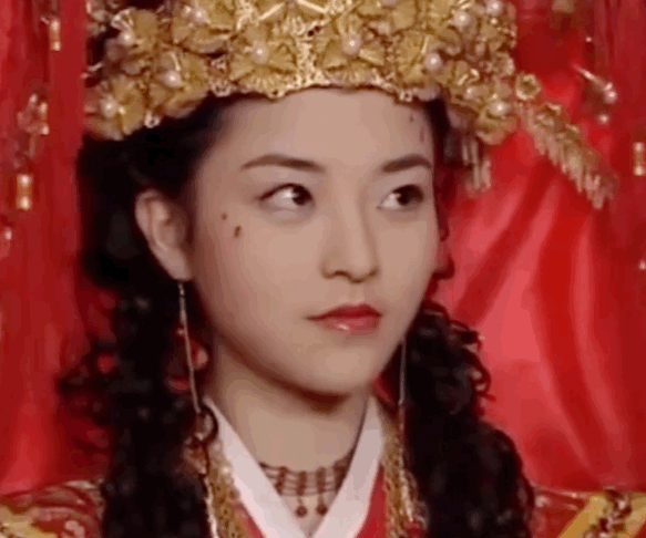 人如其名,古灵精怪,娇俏可人.其实中《龙飞相公》饰演的雪精灵.