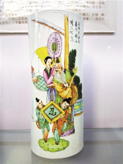 名称:粉彩百忍图帽筒年代:民国时期拾宝地:老城区