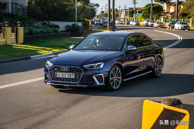 2021款奥迪s4高性能运动跑鞋30t的咆哮