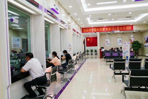 光大银行深圳分行用阳光服务让厅堂靓起来