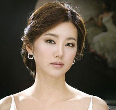 婚宴妈妈盘发咋盘 简洁晚宴女人味韩式盘发发型图片