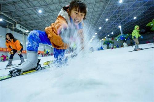9元抢三只熊冰雪王国1大1小2小时亲子票~含2小时雪鞋,雪板,雪柜