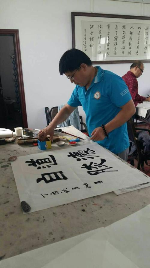 姚昌,字润生,法号力清居士,甘肃省书法家协会会员,甘肃天水人.