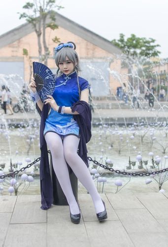 cos欣赏:洛天依旗袍