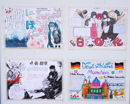 此外,连廊下的外语手抄报优秀作品展也吸引众多学生与家长驻足观赏.