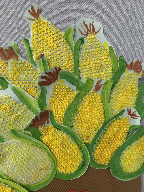 寿幼(横山园区)中一班幼儿创意美术《玉米丰收了》