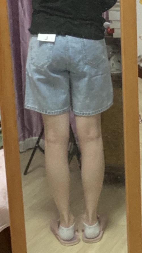 姐妹们这条短裤留吗穿牛仔裤卡裆是为何
