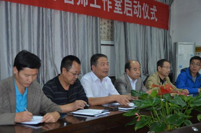 启动仪式由宜川中学主管教学副校长张顺平主持,副校长李金万给