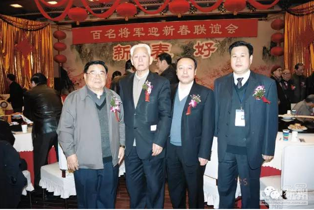 张岩军长的岳父是谁?他父亲是谁?