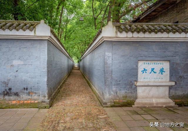 喜欢旅游的朋友,或许都知道: 六尺巷,是安徽省桐城市境内一处非常有名