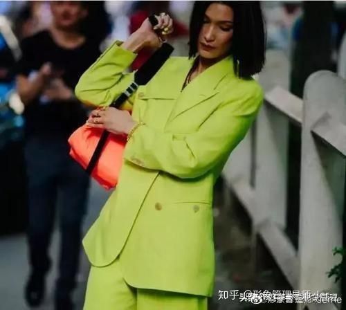 解读春季色彩的秘密黄绿色服装色彩搭配技巧