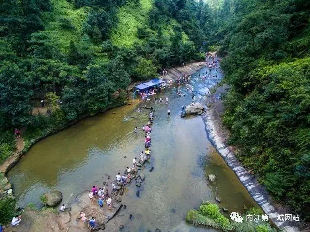 威远石板河景区 2019年8月10日 此外,威远县连界镇人民政府也对石黄
