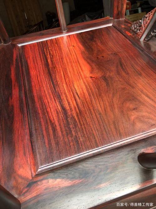 大红酸枝皇宫椅三件套,京作款,脚花一体,经典黑飘红纹理