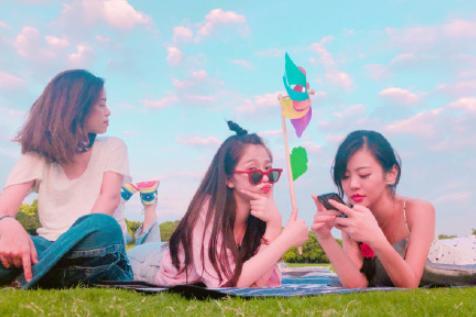 虞书欣自曝闺蜜团最丑,本以为太谦虚,看清合照:求闺蜜