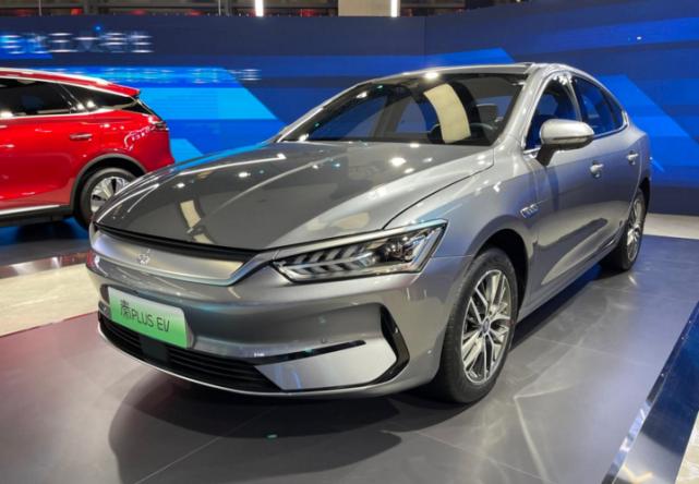 同是比亚迪的紧凑型电动车,秦plus ev和e2该怎么选