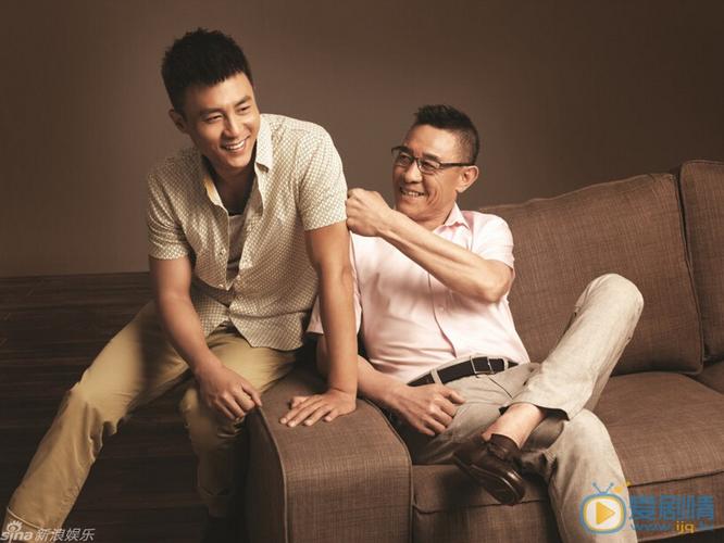 杜淳母亲杨丽是个舞蹈演员,杜淳受母亲的影响很大