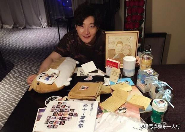 郭京飞晒出自己的豪宅,客厅用名贵钢琴当摆设品,装修也太豪气了