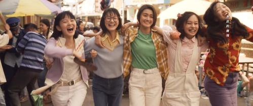 8分翻拍4.4分,《阳光姐妹淘》暴露了包贝尔能力的下限!