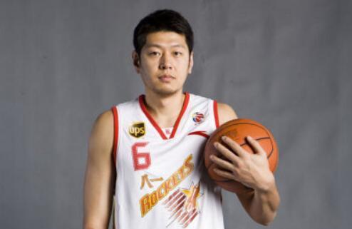男篮莫科现状,妻子25岁过世,二婚娶泳坛女神,今仍赡养
