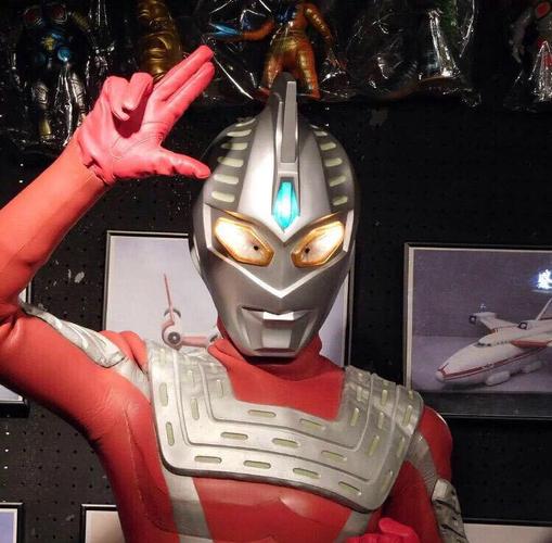 奥特曼头像^_^你还相信光吗