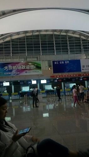 黑龙江省大庆市萨尔图区g45大广高速靠近大庆萨尔图机场(国内到达)