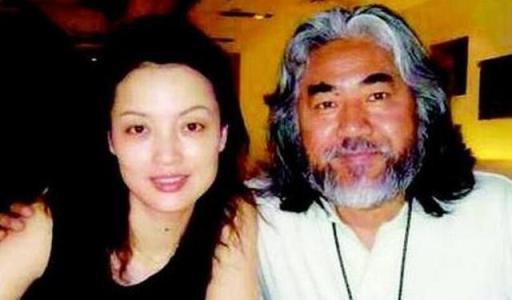王玎育有一个女儿后,因为感情不和两人分手,分手后的张纪中在1988年