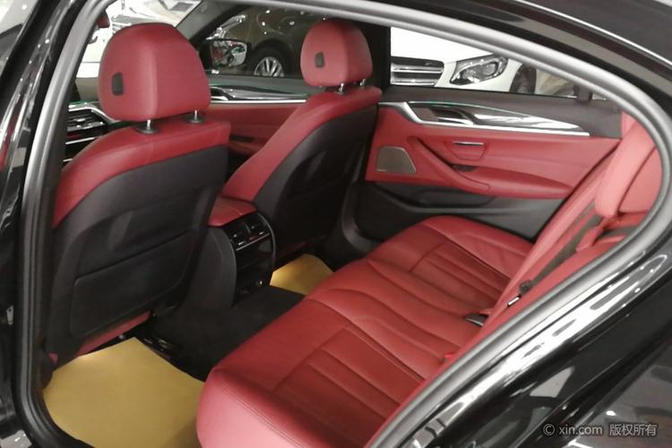 宝马5系 2018款 2.0t 自动 530li领先型m豪华套装