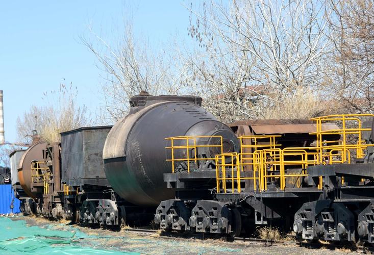 仿制比利时赛兰钢厂的鱼雷罐车(倒运铁水)