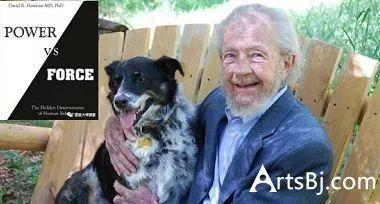 霍金斯博士是一位医生,在美国很有名,他医治了很多来自世界各地的病人