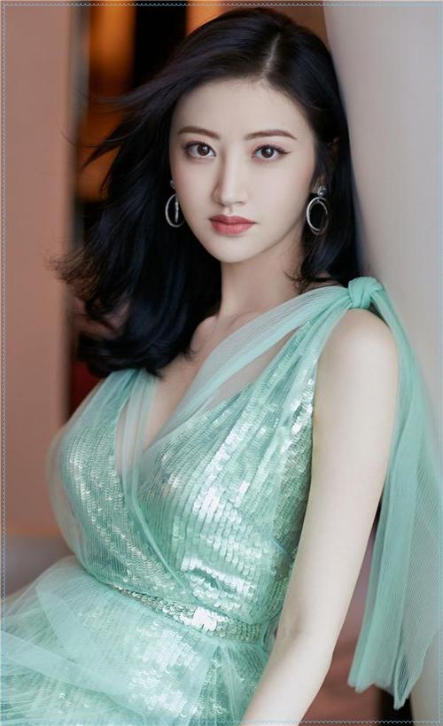原创景甜做回自己一袭薄荷绿裙初恋感回春网友比性感风还迷人