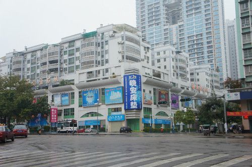 梧州"宝石城"位于有中国宝石之都美誉的广西梧州区繁华西环路地段.