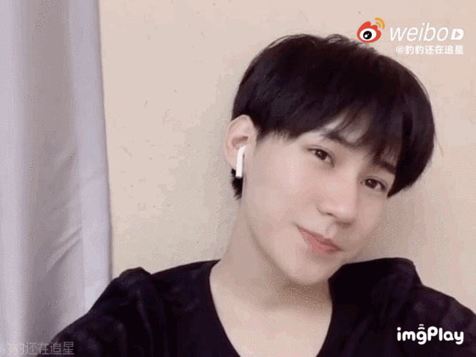 gif 或许是有什么好消息,课间匆匆来找我 @豹豹还在追星:《张真源不