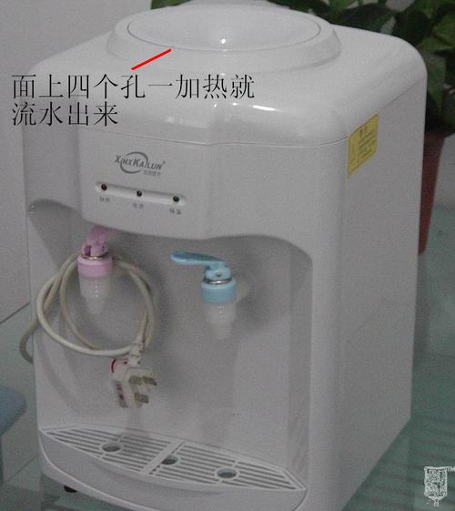 饮水机一烧热上面就流水式怎么回事?