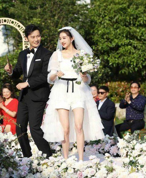 关晓彤穿婚纱造型亮相奔跑吧兄弟粉丝都赞口关晓彤婚很美