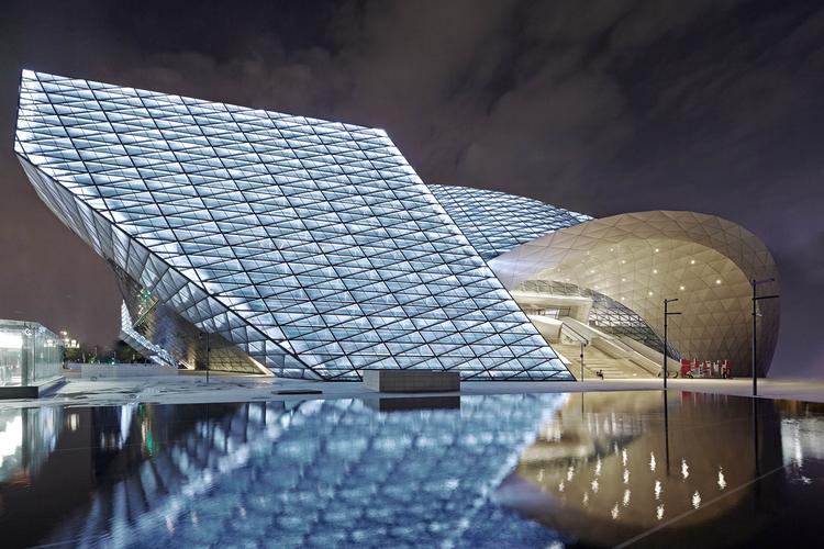 深圳市当代艺术与城市规划馆(以下简称"两馆")是"公益性,学术性,服务