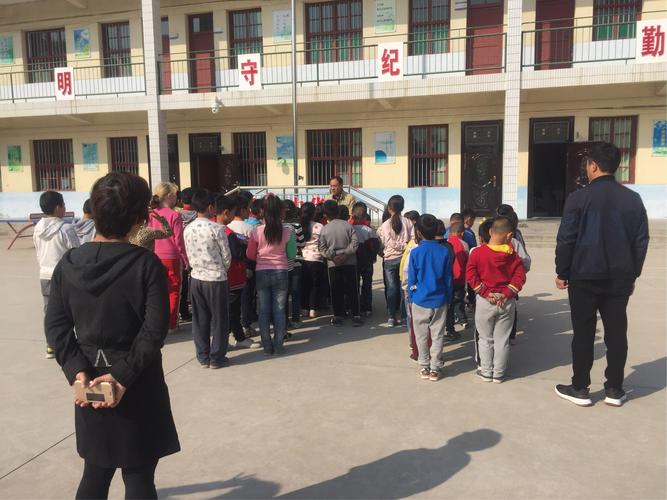 西安市临潼区马额中心宁家小学开展防火安全疏散演练