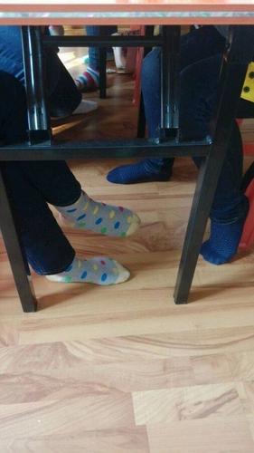 去老师家补课进门脱鞋觉得尴尬该怎么办