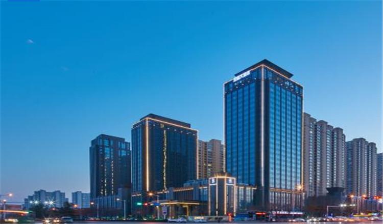 泰安泰山宝盛大酒店一晚(含双人早餐 实用登山物资 泰山天外村 精美