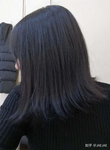 为什么发型师都不建议把头发染黑呀?