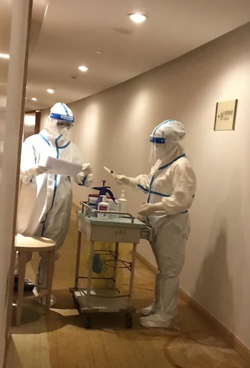 站门口又做了次核酸检测,等隔离结束离开酒店时会提供健康证明.