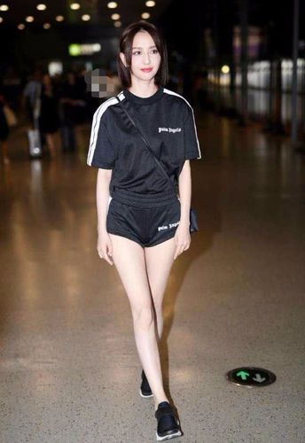 佟丽娅   丫丫对外公开的身高是164.