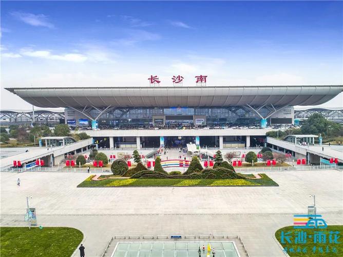 高铁长沙南站西广场绿化景观改造后实景图.